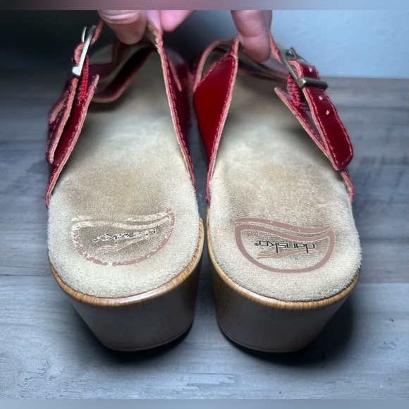 DANSKO Women Sela Red Metallic Crinkle Patent Leather Slip On Sandal,Size US 8 - Picture 3 of 9